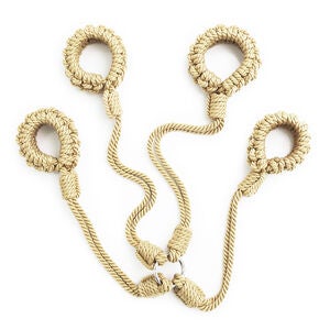 K&auml;sintehty k&auml;si- ja nilkkak&ouml;ysi